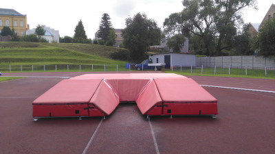 Tréninkové doskočiště typu COMPETITION - 7x5x0,8-0,4m